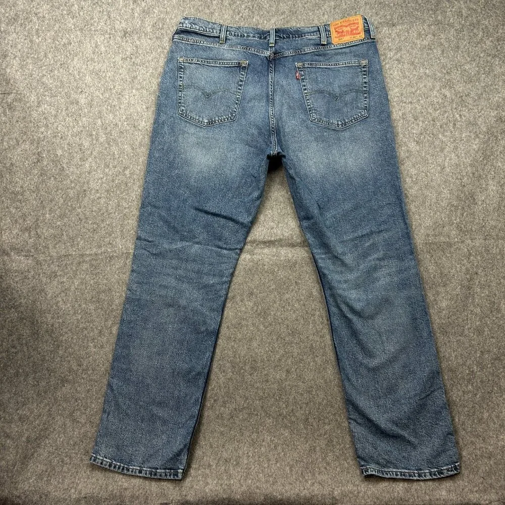 Levi's 514 Straight Fit Jeans Men's Size 40 X 32 Mid Rise Medium Wash Denim